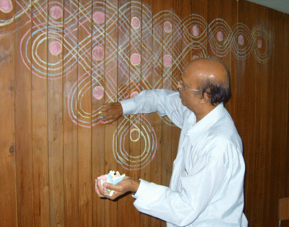 Rangoli: Kolam using pieces of chalk