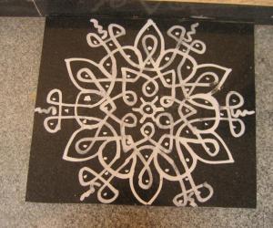 Rangoli: Chikkal kolam