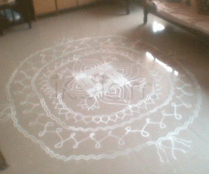 Rangoli: Naalu mula kolam