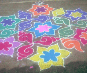 Rangoli: Multicolored shells