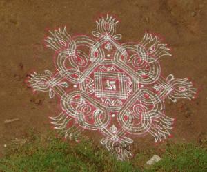 Rangoli: mixed style padi kolam