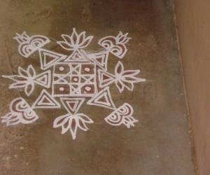 Rangoli: a simple maa kolam