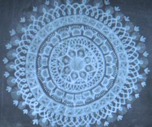 Rangoli: Feather edge doily 