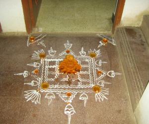 Rangoli: Deepavali Ezhai Kolam