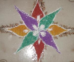 Rangoli: A small flower kolam