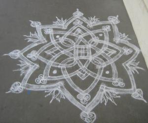 Rangoli: Lines kolam
