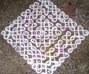 Rangoli: Chuzhi-kolam