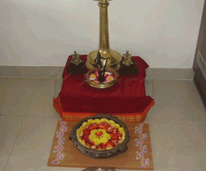 Rangoli: Uruli pookalam