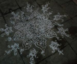 Rangoli: free hand kolam