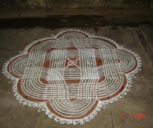 Rangoli: traditional manai kolam