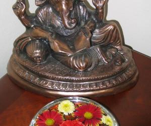 Flowers in glass bowl
