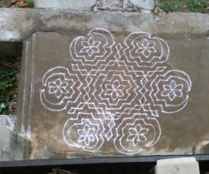 kombhu kolam