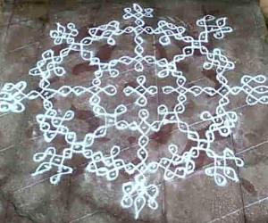 Rangoli: circular sikku kolam