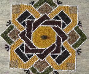 Rangoli: Navadhanya square kolam