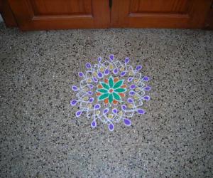 Rangoli: chikku/suzhi small round kolam 