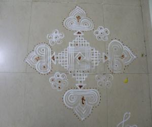 Rangoli: padi kolam.. copied from ikolam :)