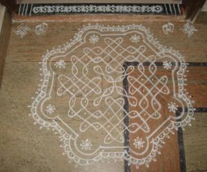 Rangoli: chikku kolam