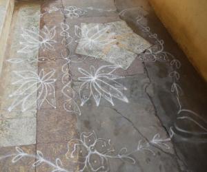 Rangoli: 9 dots 9