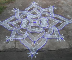 Rangoli: Kuzhal kolam 