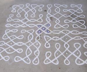 Rangoli: 10x10 Kolam