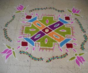 Rangoli: 9x9 kolam