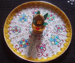 Aarthi plate decoration