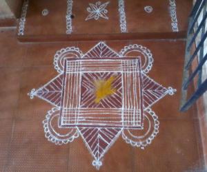 Rangoli: Avani avittam special padi kolam