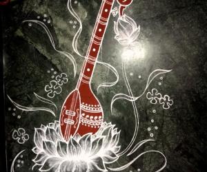 Home Kolam- VeLLai Thaamarai Poovil IruppaaL, VeeNai seyyum oliyil iruppaaL.....