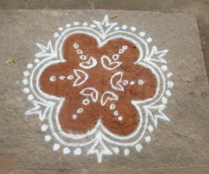Rangoli: kavi n white