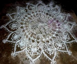 Freehand kolam