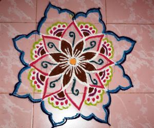 Rangoli: Freehand flower rangoli