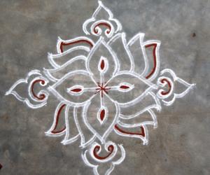 Rangoli: Lotus kolam