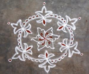 Shenbagappoo kolam