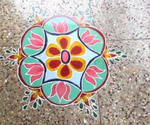 simple freehand rangoli