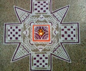 Rangoli: Aadi 1st Sevvai kolam-Avvayaar nonbu kolam