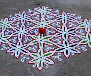 Rangoli: Margazhi kolam on road-9