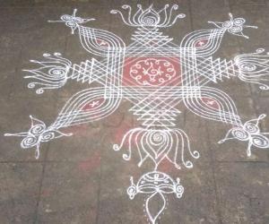 Rangoli:  Padikolam