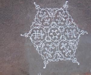Rangoli: Markazhi kolam Day 4