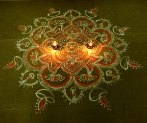 Rangoli: aadi velli maa kolam