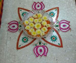 Rangoli: Kundan and floral rangoli