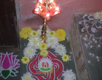 Rangoli: kuthu vilaku decor (lamp puja)