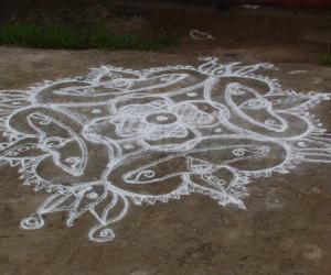 freehand kolam for aadi peruku