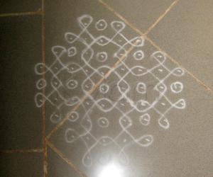 Rangoli: chikku kolam