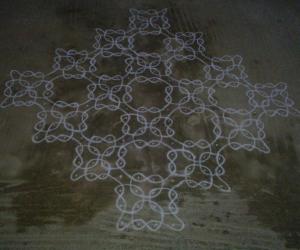 Dotted sikku kolam
