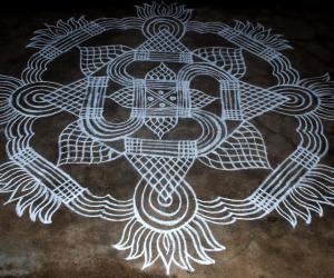 Rangoli: Margazhi kolam 1
