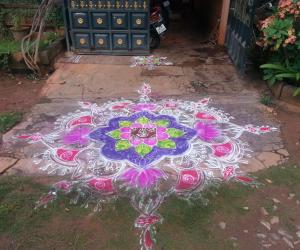 Rangoli: freehand colour rangoli