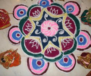 Rangoli: freehand colour rangoli