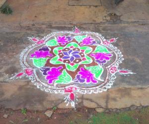 dotted margazhli rangoli.