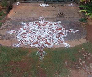 Rangoli: padi kolam.