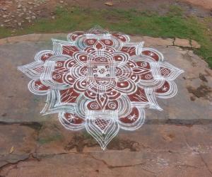 Rangoli: padi kolam.